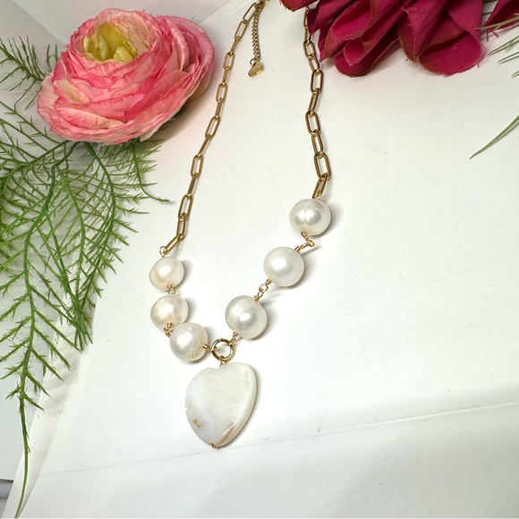 NEW⚜️Mother Of Pearl Heart & Freshwater Pearl Necklace - Picture 5 of 6